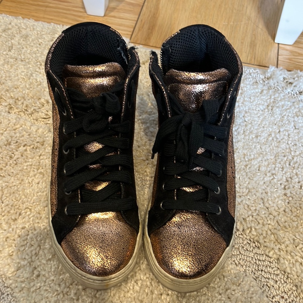 High top sneakers. Made in Italy